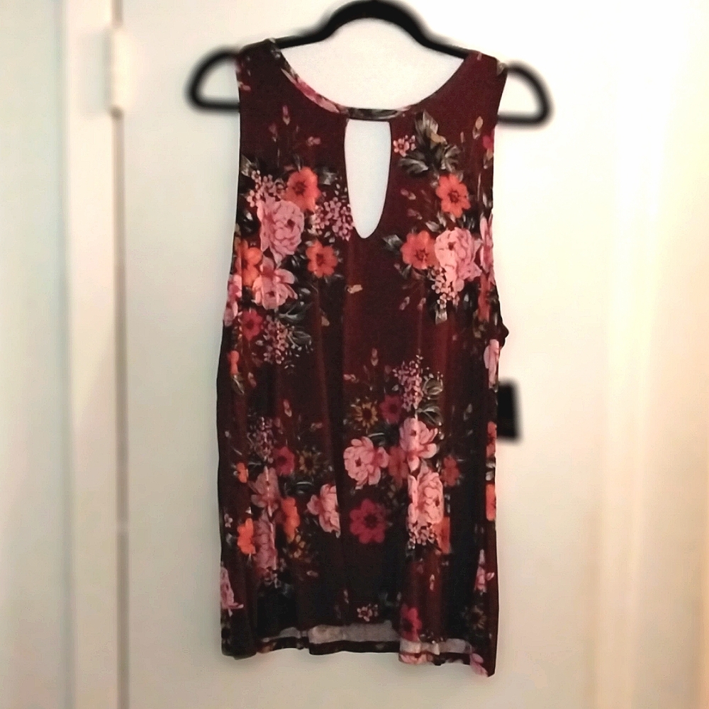 *Torrid* Floral, Keyhole Tank Top, Maroon/Burgundy, 1X, NWT